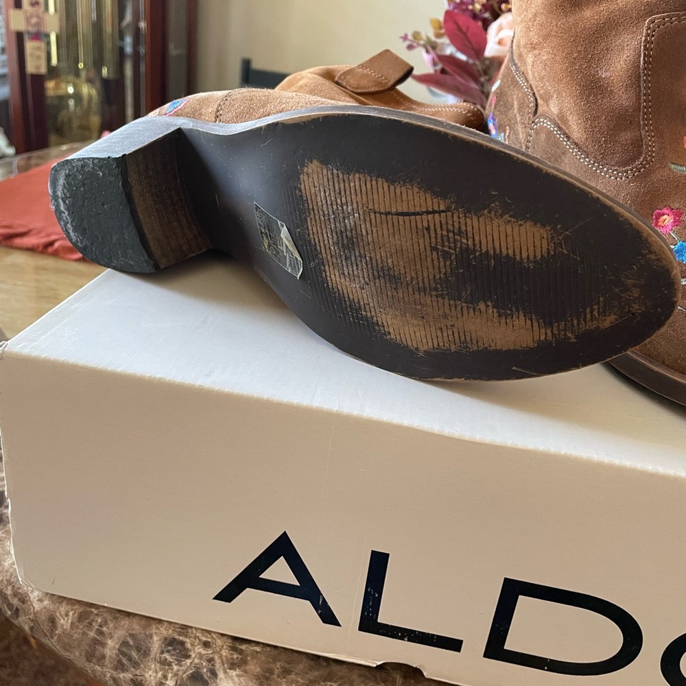 ALDO Suede Embroidered Ankle Boots EUC 10 M - Picture 11 of 15
